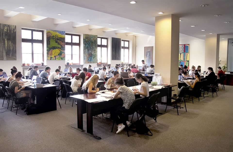 ASE organizează tururi ghidate pentru elevii de liceu interesați de facultățile din campus Universitatea de Studii Economice din București (ASE) își deschide porțile mai devreme pentru tinerii elevi aflați în căutarea celei mai potrivite direcții de studiu