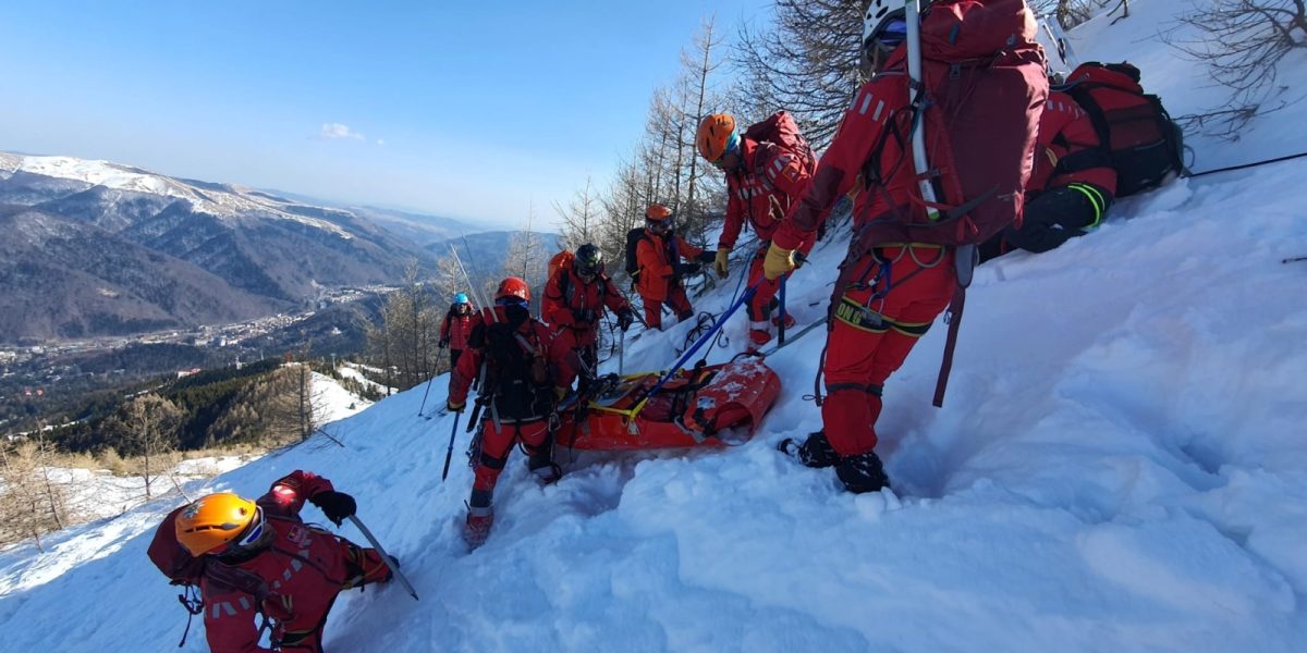 salvamont-munte-zapada.jpg - StiriAlese