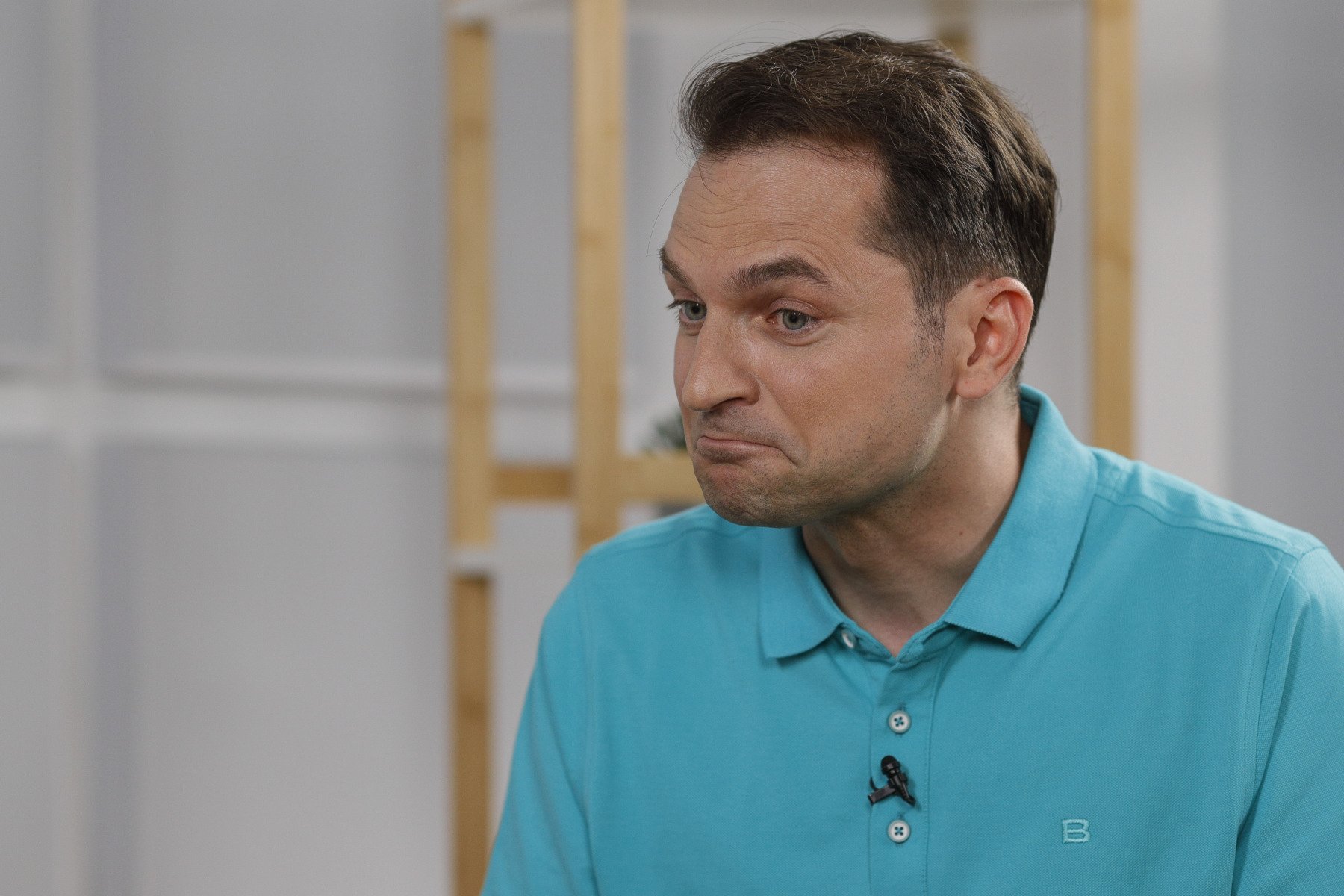 Sebastian Burduja, consilier onorific al Prim-ministrului și fost ministru al Digitalizării, a ajuns în vizorul autorităților pentru declarațiile sale despre bugetari, declarații făcute într-o emisiune televizată și făcute recent publice