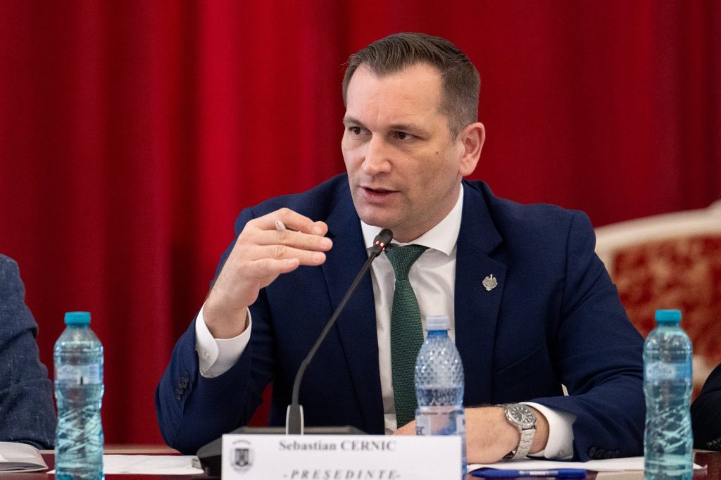 Schimbare necesară în modul de distribuire a fondurilor europene pentru agricultură, spune senatorul Cernic Discuțiile privind modul în care sunt distribuite fondurile europene destinate sectorului agricol devin tot mai alarmante în contextul actual
