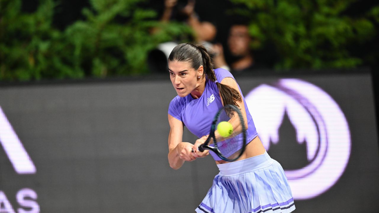 Spectacol pe terenul de la Bistrița: Openul Transilvaniei aduce laolaltă starurile tenisului Într-un cadru sportiv de excepție, Bistrița o găzduiește în perioada aceasta pe Sorana Cîrstea, jucătoare de top din circuitul WTA, și alte nume sonore ale tenisului românesc și internațional