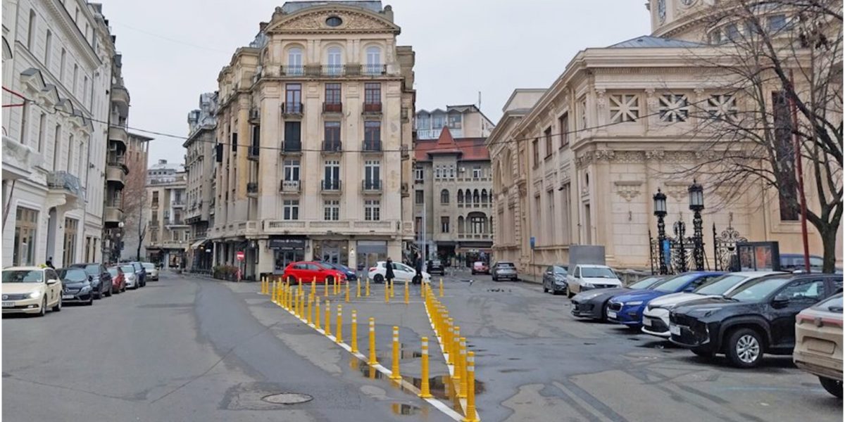 stalpisori-anti-parcare-langa-Ateneu.jpg - StiriAlese
