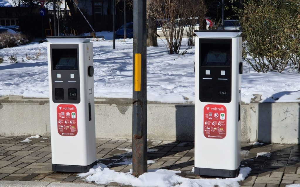 Primăria Sectorului 1 din București face pași importanți către modernizarea infrastructurii pentru mașinile electrice, introducând nouă stații de încărcare în șapte locații strategice