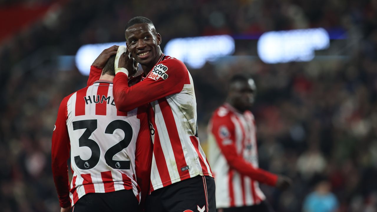 Premier League, live și exclusiv pe VOYO: un sezon plin de surprize îl așteaptă pe fani Sezonul 2023-2024 al Premier League promite să fie unul electrizant, iar fanii pot urmări fiecare meci în direct și în exclusivitate pe platforma VOYO