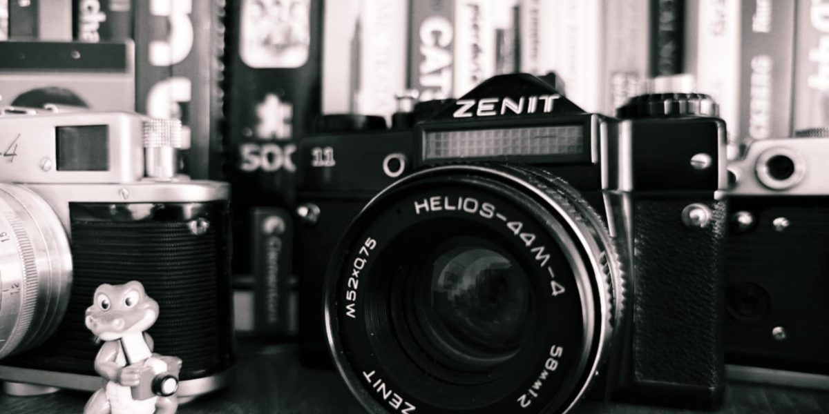 Într-o eră dominată de tehnologii rapide, digitalizare și conectivitate explozivă, tot mai mulți oameni caută refugiu în simplitate