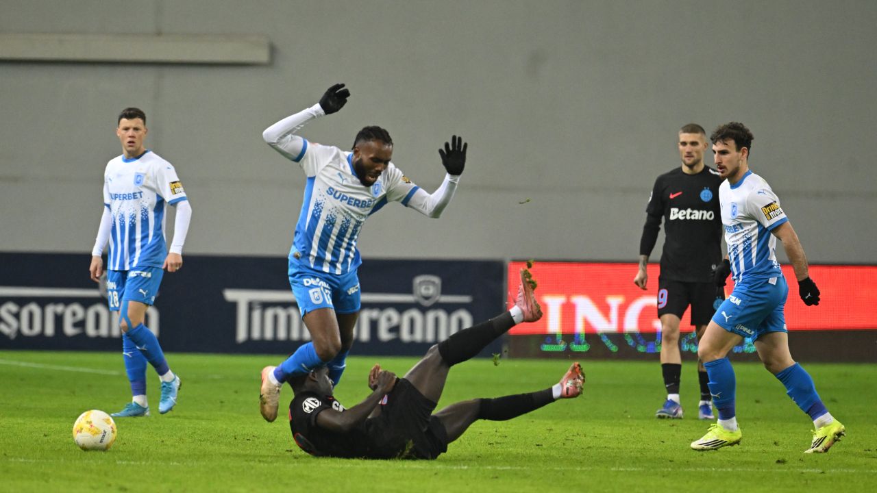 Universitatea Craiova și FCSB se duelează în semifinala Cupei României: un meci plin de intensitate Într-o atmosferă electrizantă, Universitatea Craiova și FCSB s-au întâlnit în semifinala Cupei României, un duel care promitea spectacol și intensitate