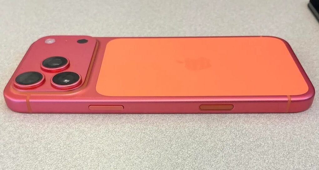 update-on-orange-iphone-17-pro-max-that-turned-rose-gold-v0-axapruyj93vf1-e1760548860729.jpg - StiriAlese
