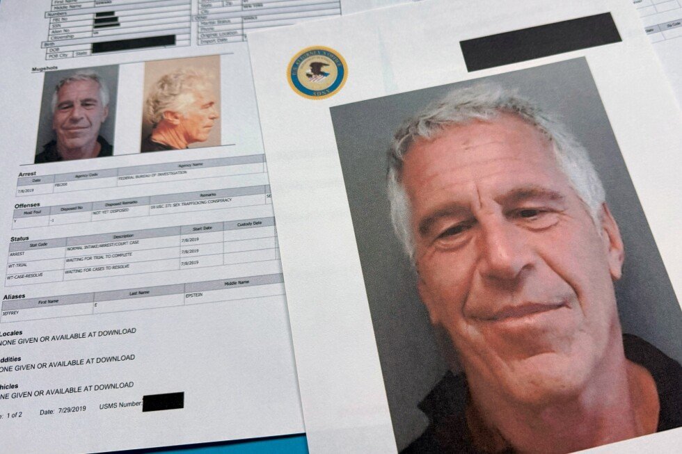 Investigația complexă a FBI asupra lui Jeffrey Epstein se încheie fără acuzații suplimentare O recenzie a documentelor interne ale Departamentului de Justiție, realizată de Associated Press, dezvăluie detalii surprinzătoare despre investigația amplă ce l-a vizat pe Jeffrey Epstein