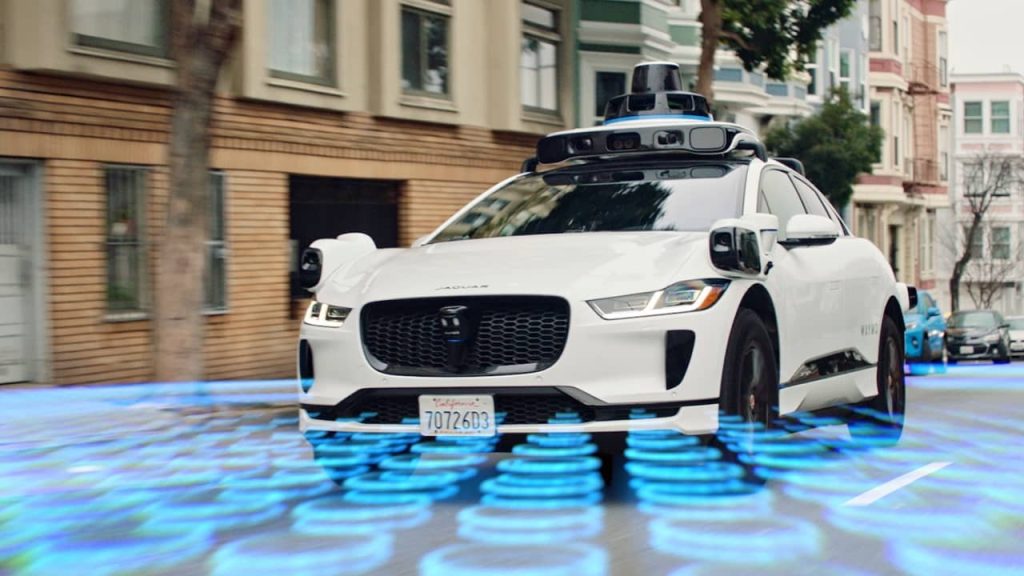 Taxiurile autonome visează la un milion de curse săptămânale fără șofer în 2026