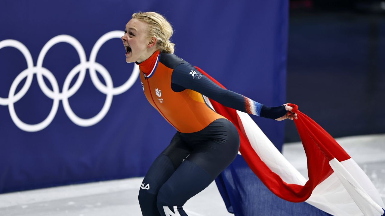 Olanda strălucește la Milano-Cortina: Performanța impresionantă a Xandrei Velzeboer Competiția de patinaj viteză de la Milano-Cortina a oferit un spectacol de neuitat, culminând cu o performanță de excepție din partea olandezei Xandra Velzeboer