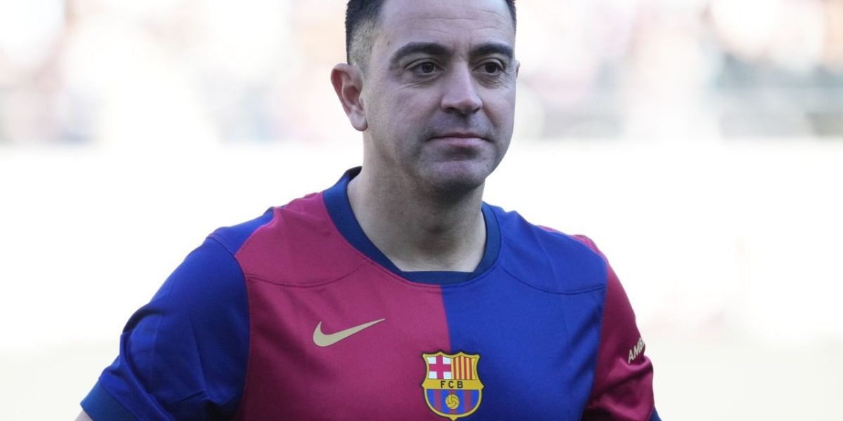 Xavi Hernández pe cale de revenire pe banca tehnică După aproape doi ani de la despărțirea sa de FC Barcelona, fostul mare mijlocaș Xavi Hernández pare să fie foarte aproape de a relua activitatea de antrenor