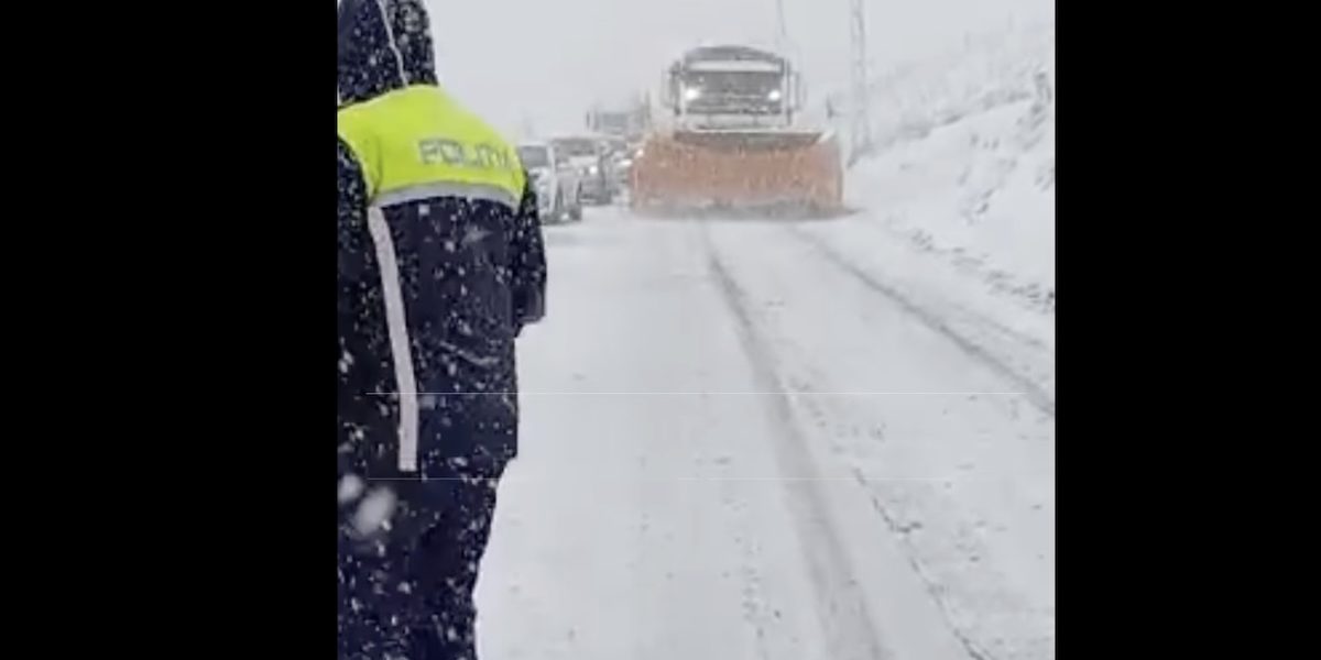 zapada-drumuri-deszapezire-frig-politie-drum-inchis.jpg - StiriAlese