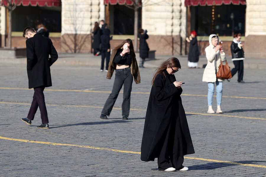 0325_OMOSCOWINTERNET_PHONES.jpg - StiriAlese