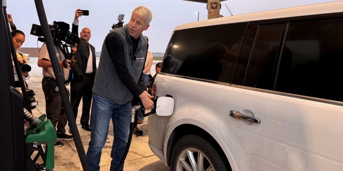 108271031-17722075202026-02-27t153617z_656928762_rc2fuja95nxo_rtrmadp_0_venezuela-usa-oil-fund.jpeg - StiriAlese