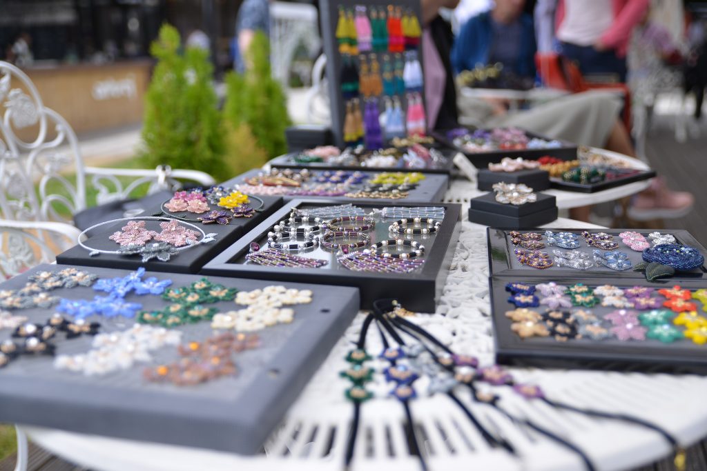 Vremea de 8 Martie aduce temperaturi moderate și condiții prielnice celebrării primăverii în întreaga țară, fiind anticipate ploi ocazionale și temperaturi plăcute, ideale pentru petrecerile dedicate zilei femeii în București și în marile orașe ale României