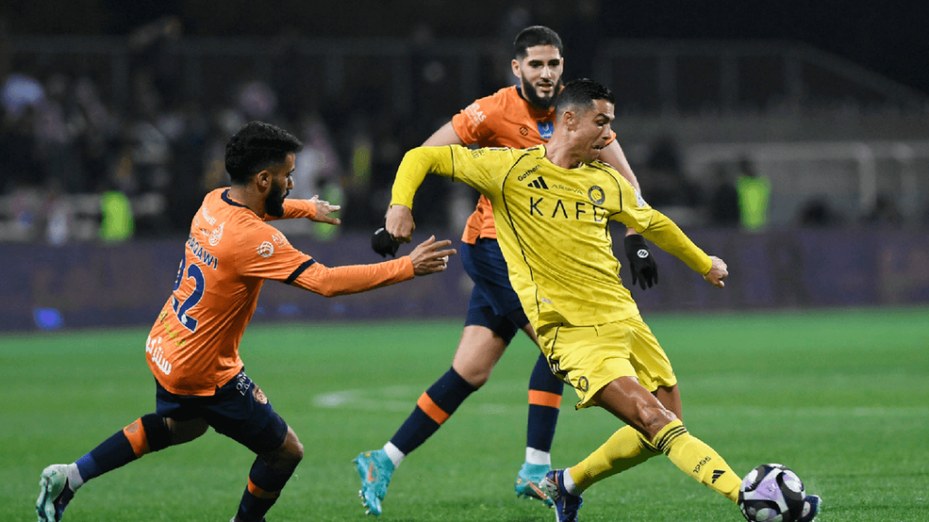 Cristiano Ronaldo, absent de pe teren în această perioadă, a împărtășit recent fanilor o imagine din timpul procesului său de recuperare fizică, lăsând să se înțeleagă că lucrează din greu pentru a reveni la forma sa de vârf