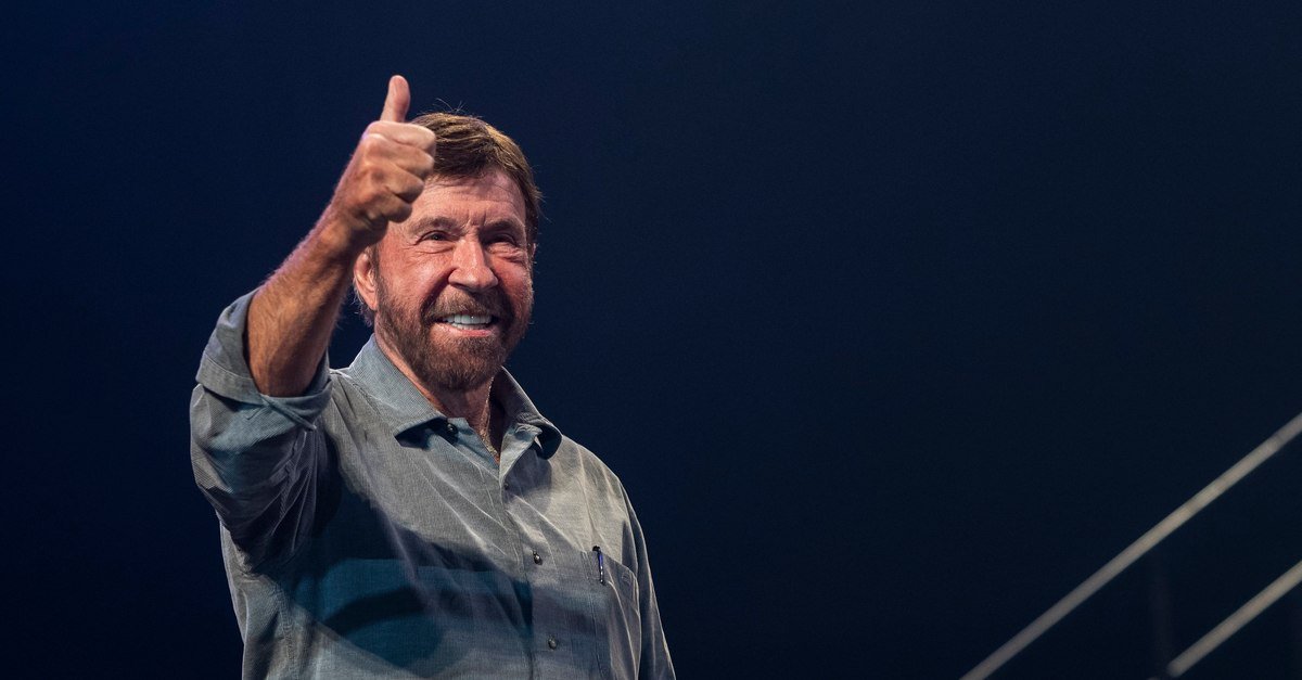Astăzi, 10 martie 2026, lumea a marcat un moment important odată cu aniversarea a 86 de ani a celebrului actor de acțiune Chuck Norris