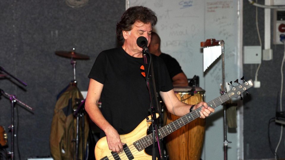 A murit Iulian Vrabete, legendarul basist al trupei Holograf