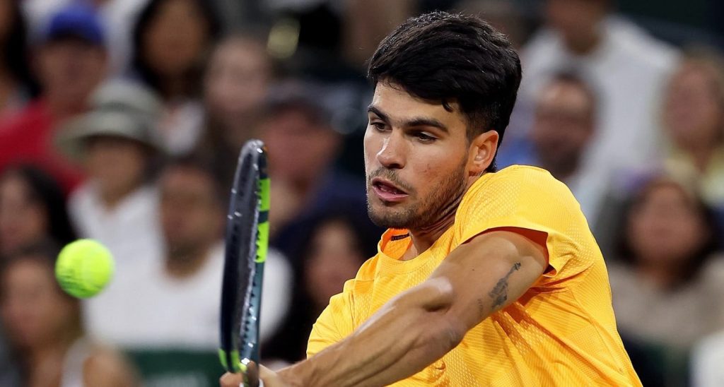 Alcaraz, învingător la Indian Wells 2026: calificare în semifinale după o performanță solidă Carlos Alcaraz și-a păstrat statutul de favorit la Indian Wells 2026, obținând o victorie clară în fața britanicului Cameron Norrie, într-un meci ce a avut loc pe terenul central al turneului de la California