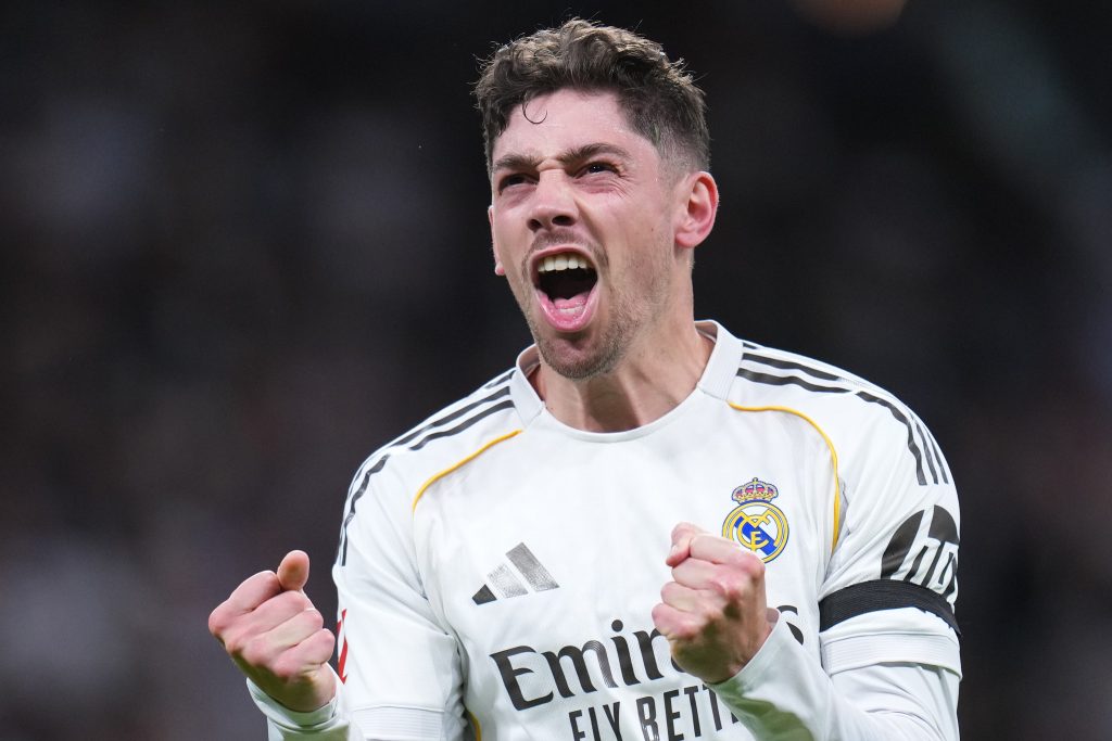 Real Madrid a câștigat cu dificultate pe teren propriu în partida de miercuri seara, în compania Elche CF, scor 2-1, o victorie esențială pentru echipa antrenată de Carlo Ancelotti în lupta pentru titlul din La Liga