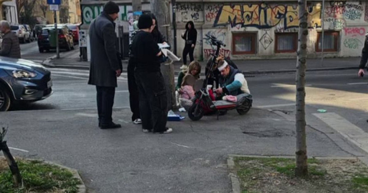 Ilan Laufer, fost ministru în Guvernul Tudose, a fost implicat marți dimineață într-un accident rutier în Capitală, în timp ce se deplasa cu o trotinetă alături de copiii săi