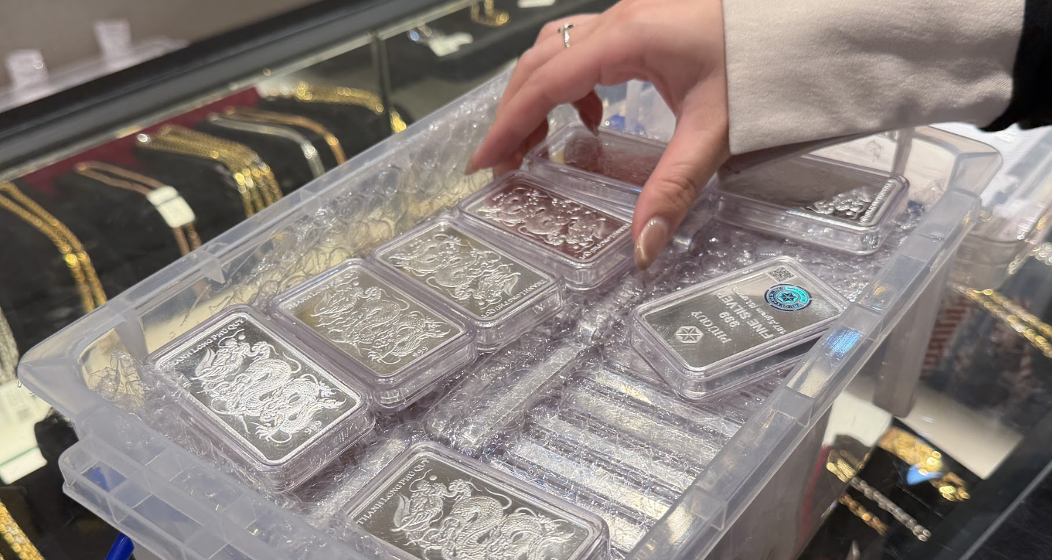 Prețurile interne ale argintului au scăzut semnificativ în această săptămână, atingând cel mai redus nivel din 2026, după o serie de fluctuații intense și o tendință de declin care se menține de la începutul anului