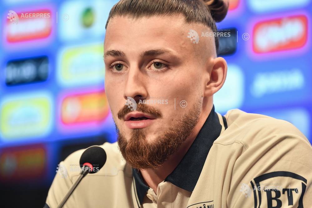 România se pregătește pentru un moment critic în calificările pentru Cupa Mondială din 2026, echipa națională urmând să întâlnească Turcia în semifinalele play-off-urilor, într-un meci decisiv programat joi seara, la Istanbul