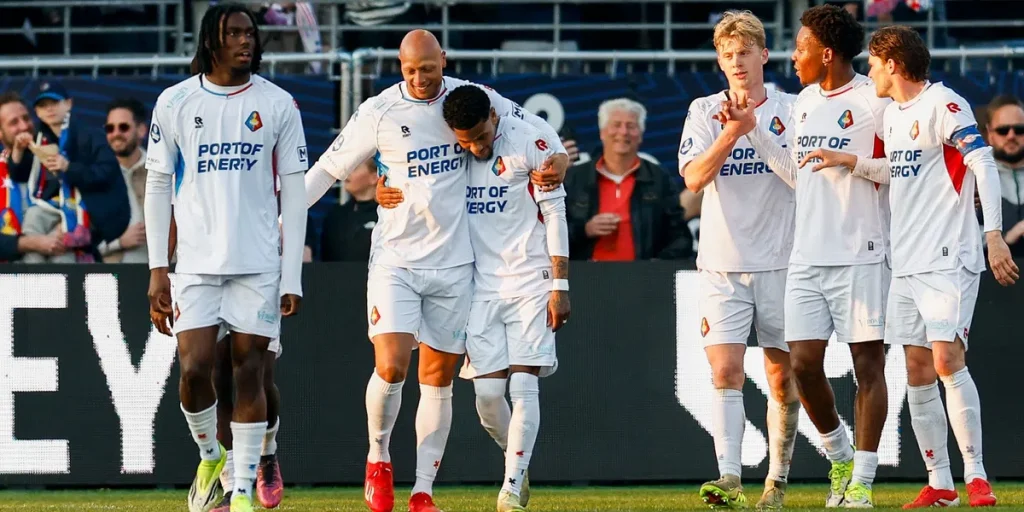Dezastru pentru PSV în meciul cu Telstar: echipa lui Peter Bosz, umilită pe teren Un meci de coșmar pentru fanii PSV Eindhoven, care s-au înțepat în fața televizorului în timp ce echipa lor a fost umilită de Telstar, scor 1-3