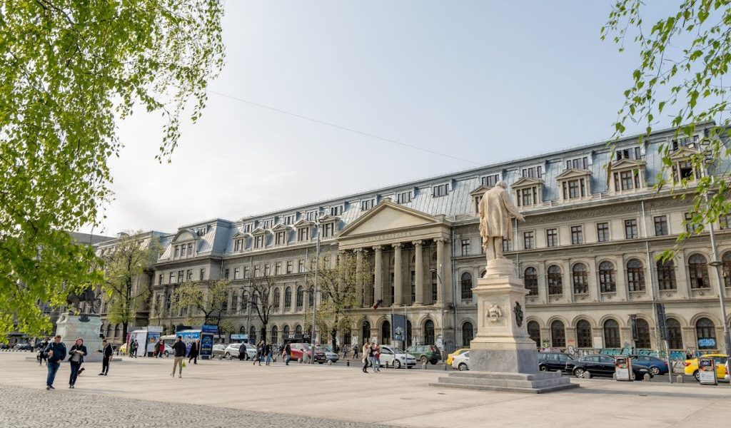 Profesorii Universității din București protestează împotriva modificării criteriilor de funcționare a programelor de studiu