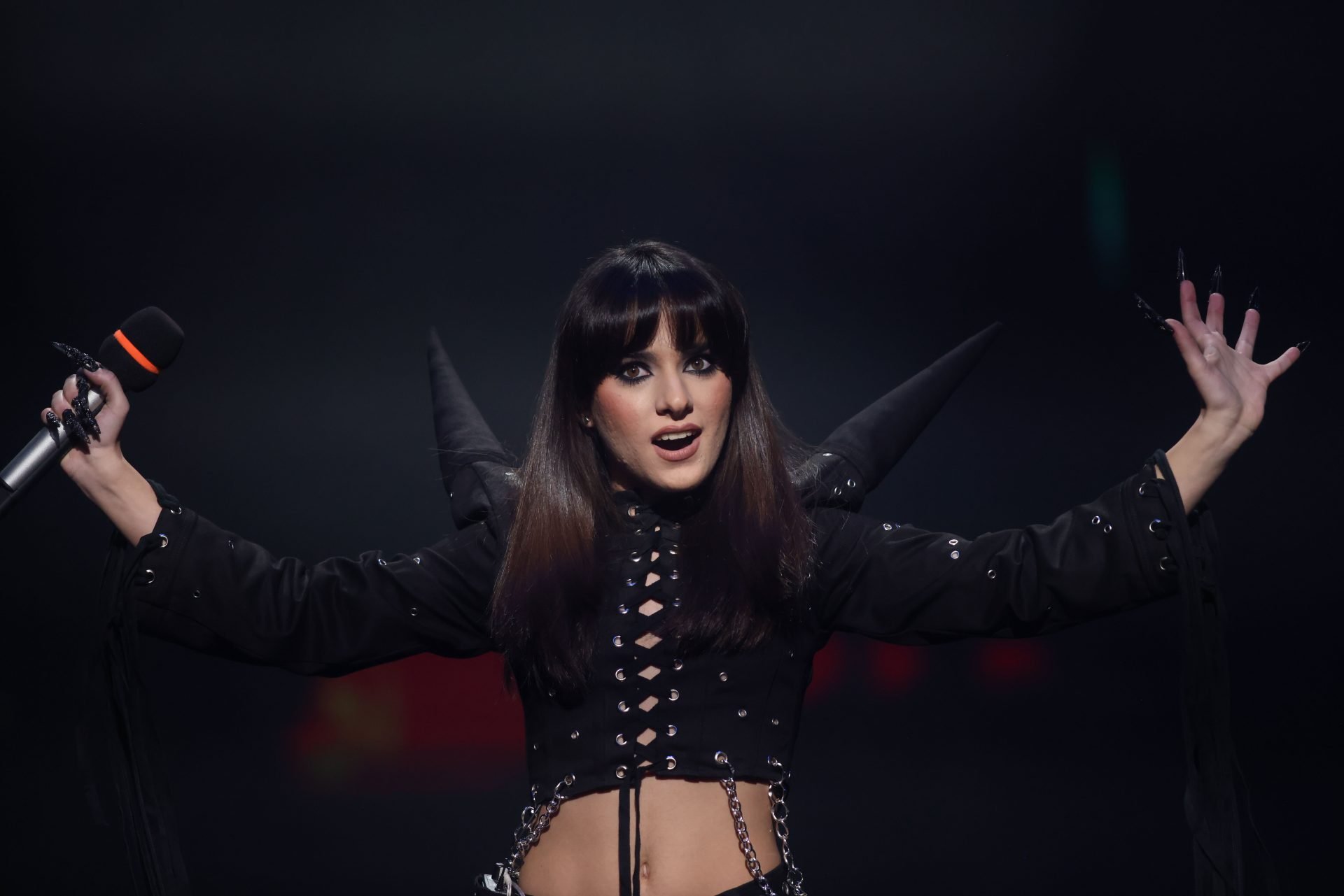 Alexandra Căpitănescu, la Eurovision 2026: controverse și reacții pe marginea piesei „Choke Me” Reprezentanta României la Eurovision 2026, Alexandra Căpitănescu, a stârnit valuri de controverse odată cu alegerea piesei „Choke Me” pentru finala europeană de la Viena