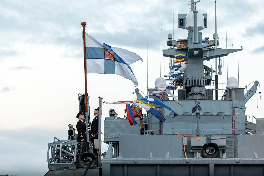 Finlanda întărește colaborarea cu NATO prin înființarea unei noi unități de comandă Finlanda face un pas important în consolidarea apărării naționale și în întărirea legăturilor strategice cu NATO, anunțând crearea în viitorul apropiat a unei unități de control și comandă în orașul Riihimäki, amplasat la aproximativ 70 de kilometri nord de Helsinki