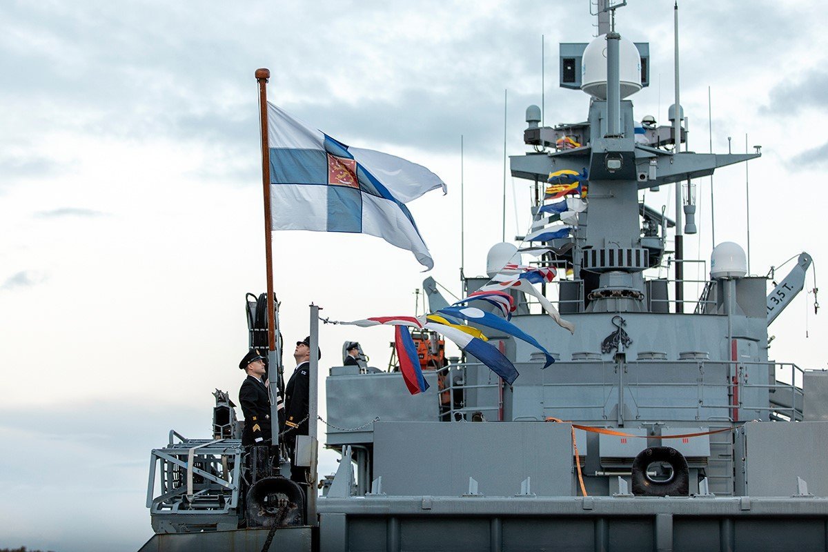 Finlanda întărește colaborarea cu NATO prin înființarea unei noi unități de comandă Finlanda face un pas important în consolidarea apărării naționale și în întărirea legăturilor strategice cu NATO, anunțând crearea în viitorul apropiat a unei unități de control și comandă în orașul Riihimäki, amplasat la aproximativ 70 de kilometri nord de Helsinki