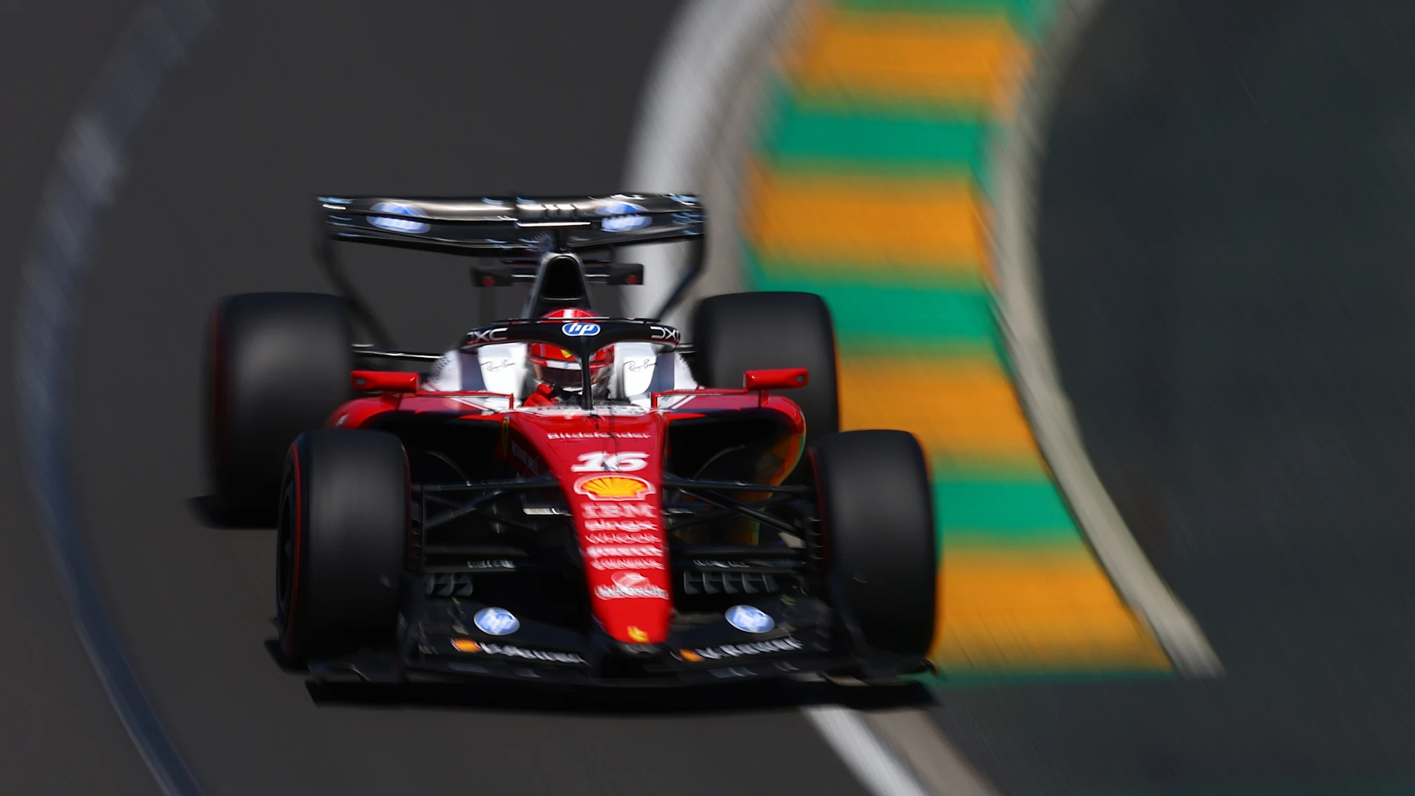 Charles Leclerc și Ferrari dau tonul în debutul campaniei F1 2026 la Australian Grand Prix Startul sezonului Formula 1 2026 a fost marcat de o performanță solidă a echipei Ferrari, condusă de Charles Leclerc, care a stabilit cel mai precis timp în sesiunea de antrenamente libere 1 (FP1) de la Melbourne