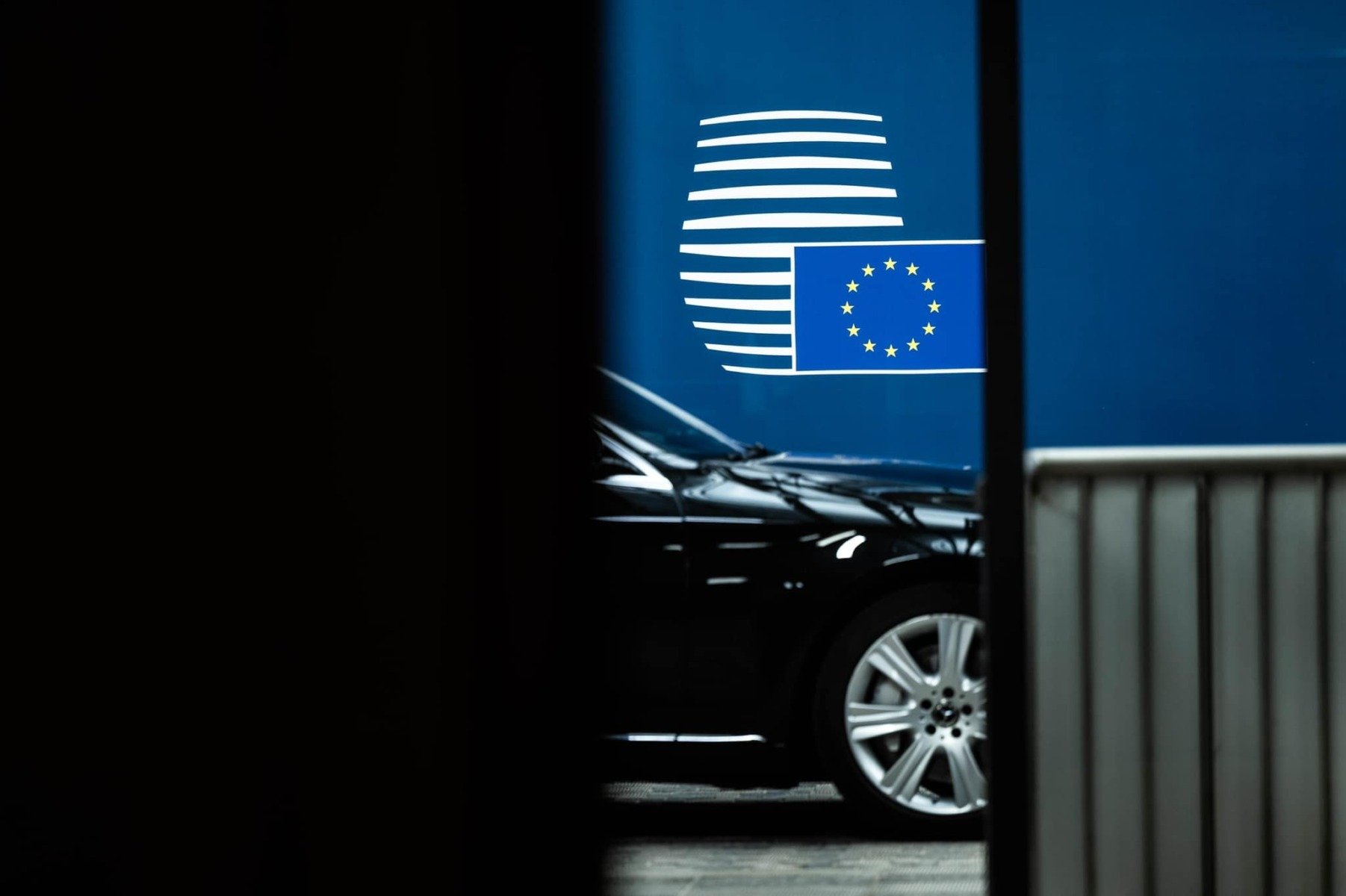 Tensiunile persistente din Orientul Mijlociu și impactul lor asupra economiei europene Criza economică care se profilează în Europa în următoarele patru săptămâni a fost pusă în contextul unor evenimente contagioase din Orientul Mijlociu, ce resimt efecte directe asupra piețelor energetice și stabilității financiare