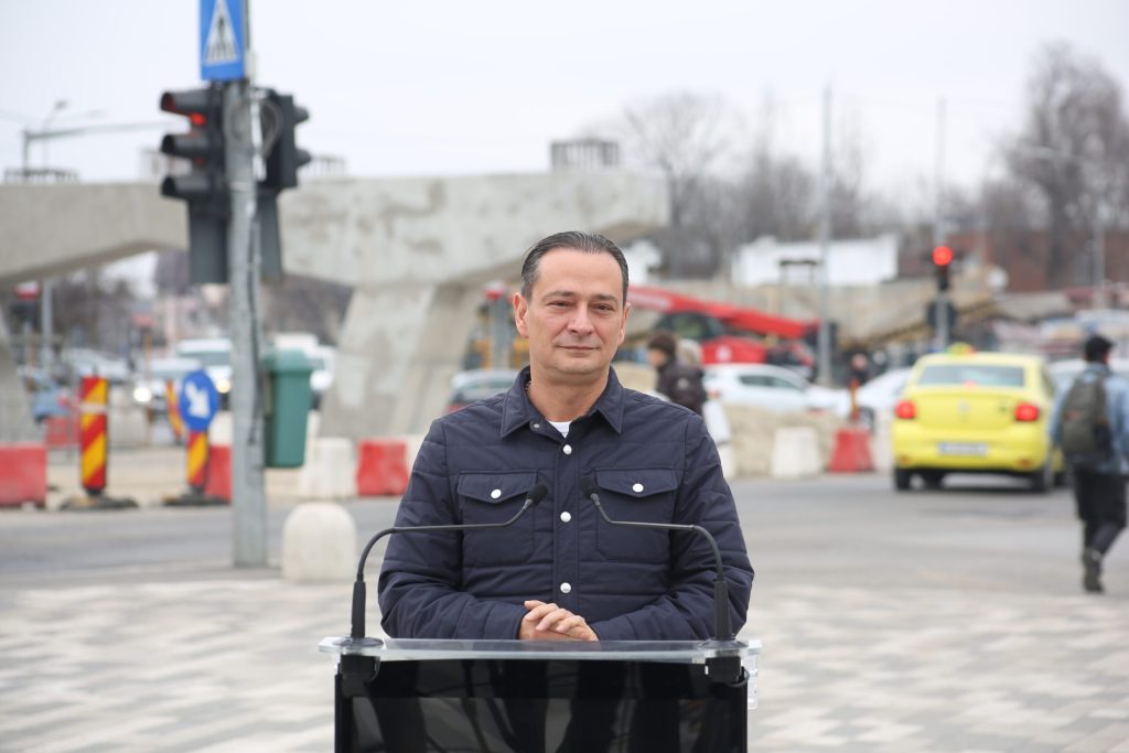 Montarea tablierului pasajului de la Apărătorii Patriei începe; Băluță: „Va fi ultima lucrare realizată de primărie”