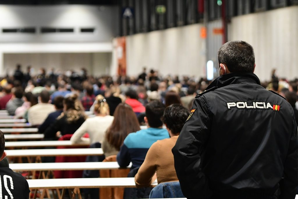 Un cuplu din Germania, acuzat de rele tratamente și neglijență extremă, se află în fața instanței din Spania pentru un caz zguduitor, în care cei trei copii ai lor au fost ținuți timp de aproape patru ani într-o „casă a groazei”, plină de mizerie și gunoaie