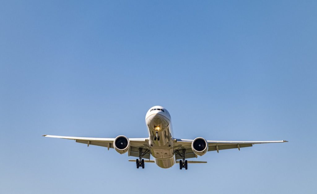 Un grup de 172 de români s-a întors acasă din Israel, într-un context tensionat și marcat de o situație dificilă pentru cetățenii români aflați în zonă