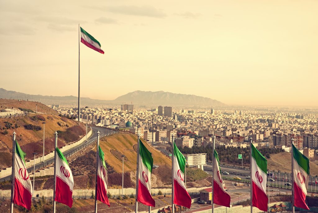 China negociază de urgență cu Iranul pentru redeschiderea Strâmtorii Hormuz, un punct strategic esențial pentru fluxul global de energie, într-un context geopolitic tensionat ce riscă să destabilizeze aprovizionarea mondială