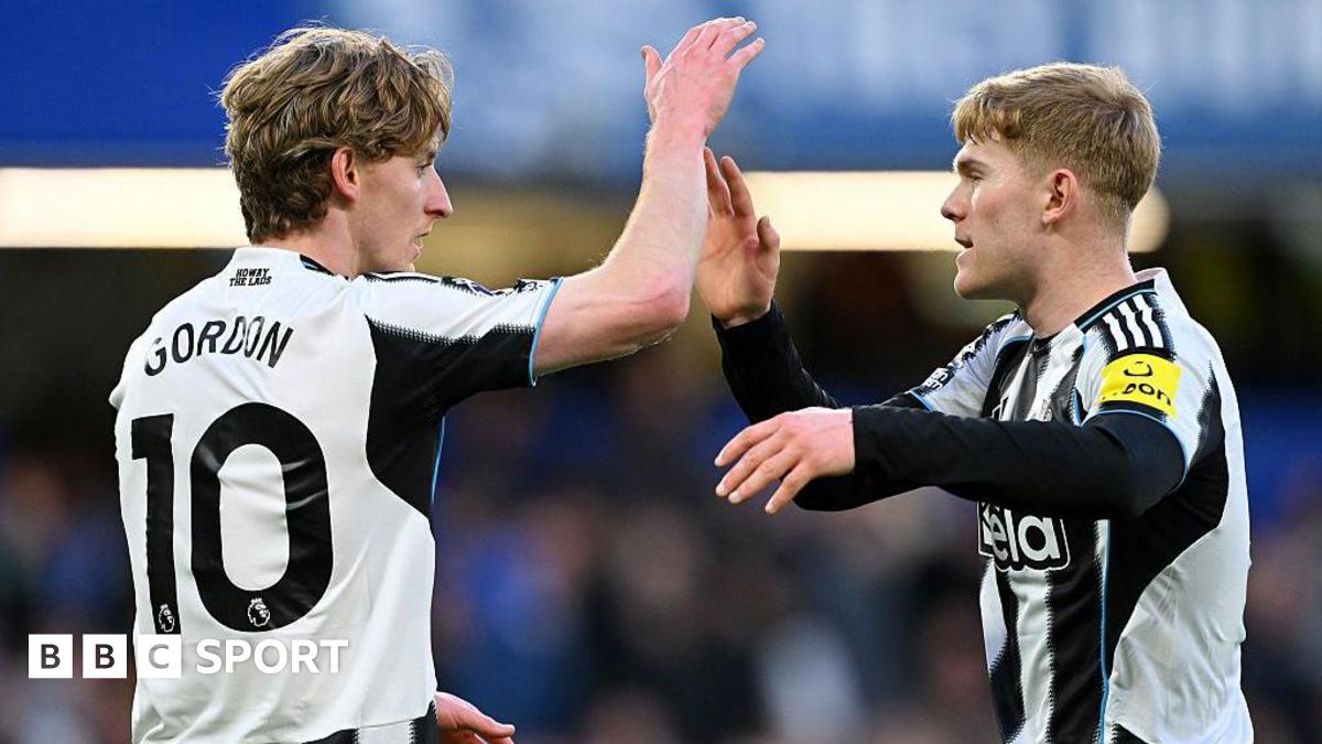 Chelsea, record în cartonase: tehnicianul implicat în cea mai disciplinată echipă din Premier League Din momentul în care Liam Rosenior a preluat conducerea tehnică a echipei Chelsea, situația pe teren a devenit tot mai tensionată, lucru evident și prin statisticile oficiale