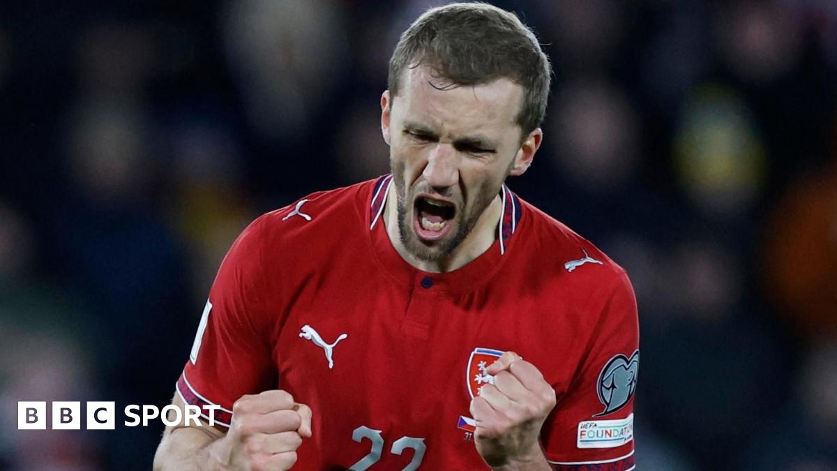 Republica Cehă acasă la Campionatul Mondial după o calificare dramatică în fața Danemarcei Republica Cehă revine pe scena mondială după o pauză de 20 de ani, calificându-se pentru Campionatul Mondial din Qatar, după un success dramatic în fața Danemarcei, în finala barajului de calificare de pe teren propriu, de la Praga