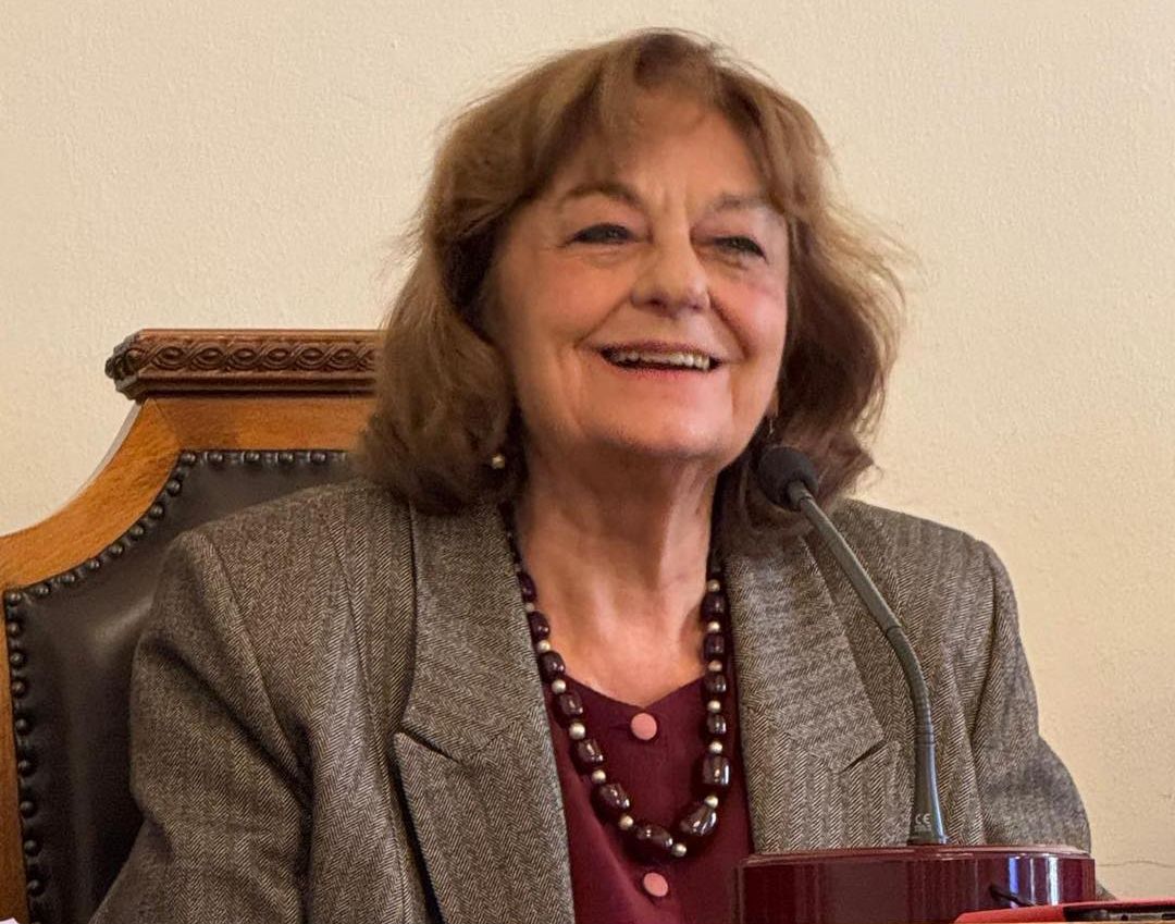 Universitatea „Alexandru Ioan Cuza” din Iași va conferi titlul de Doctor Honoris Causa Anei Blandiana într-o ceremonie de prestigiu Universitatea „Alexandru Ioan Cuza” din Iași va celebra, luni, 16 martie, o festivitate deosebit de importantă în cadrul căreia va decerna titlul de Doctor Honoris Causa uneia dintre cele mai remarcate personalități ale culturii române, poeta și academiciana Ana Blandiana