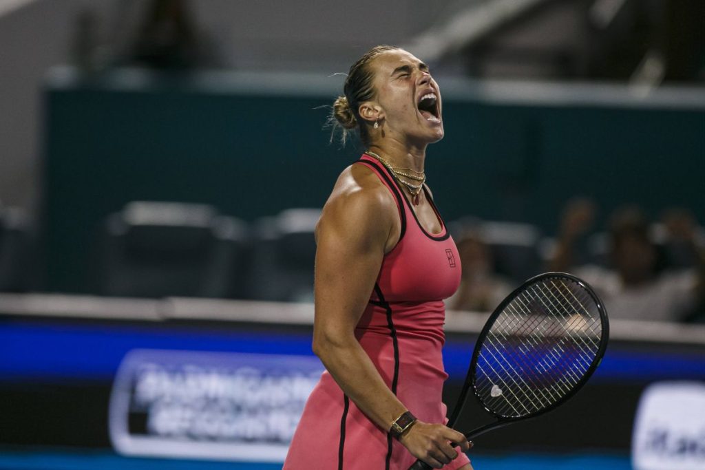 Aryna Sabalenka s-a calificat în finala Miami Open după o victorie impresionantă în semifinala cu Elena Rybakina, scor 6-4, 6-3