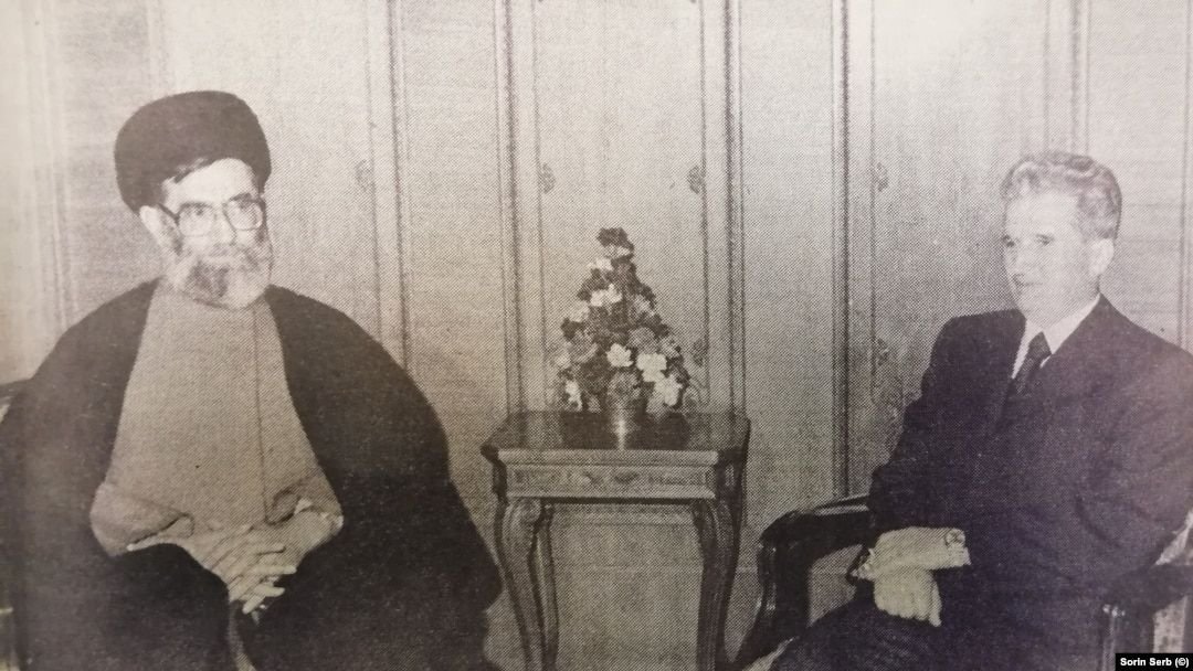 Ultima ieșire în extern a dictatorului Nicolae Ceaușescu, o vizită la Teheran efectuată pe 18 decembrie 1989, rămâne în istorie drept un simbol al tensionatelor relații dintre România comunistă și regimul iranian, dar și drept ultima sa încercare de a-și căuta sprijin pe plan internațional, în condițiile unei crize interne tot mai acutize