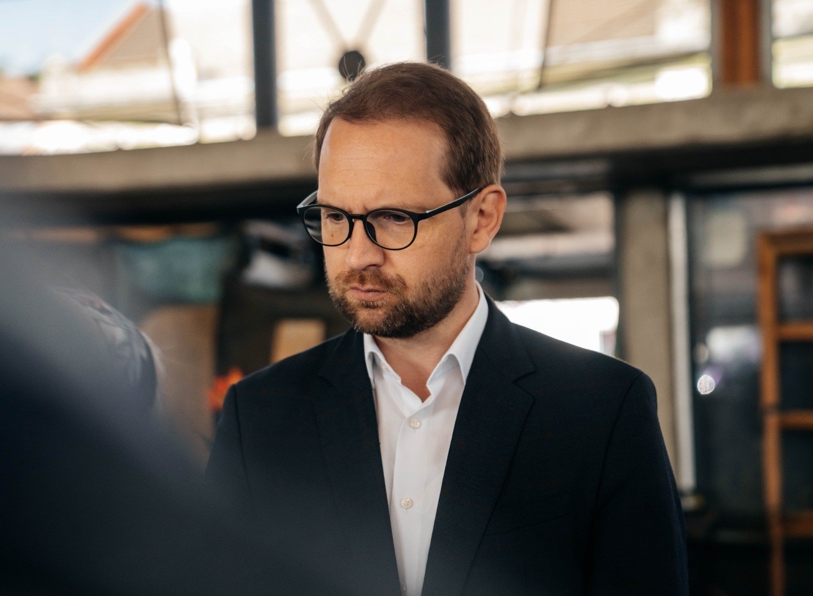 Primarul Timișoarei, Dominic Fritz, anunță măsuri concrete pentru limitarea prezenței jocurilor de noroc în zona urbană a orașului, accentuând eforturile autorităților de protejare a minorilor și de limitare a impactului social al gambling-ului