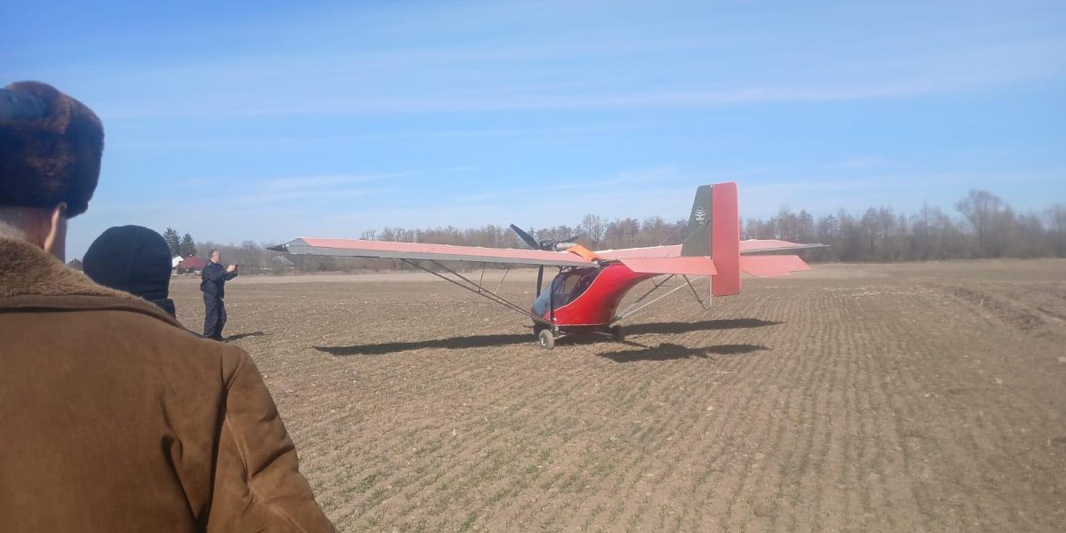 Trei persoane plasate în centrul unei ample anchete după călătorie ilegală cu avionul în Suceava O bordură neobişnuită în traseul migrator al cetățenilor ucraineni a ieșit la iveală duminică, pe fondul unor acțiuni coordonate de autoritățile române de frontieră