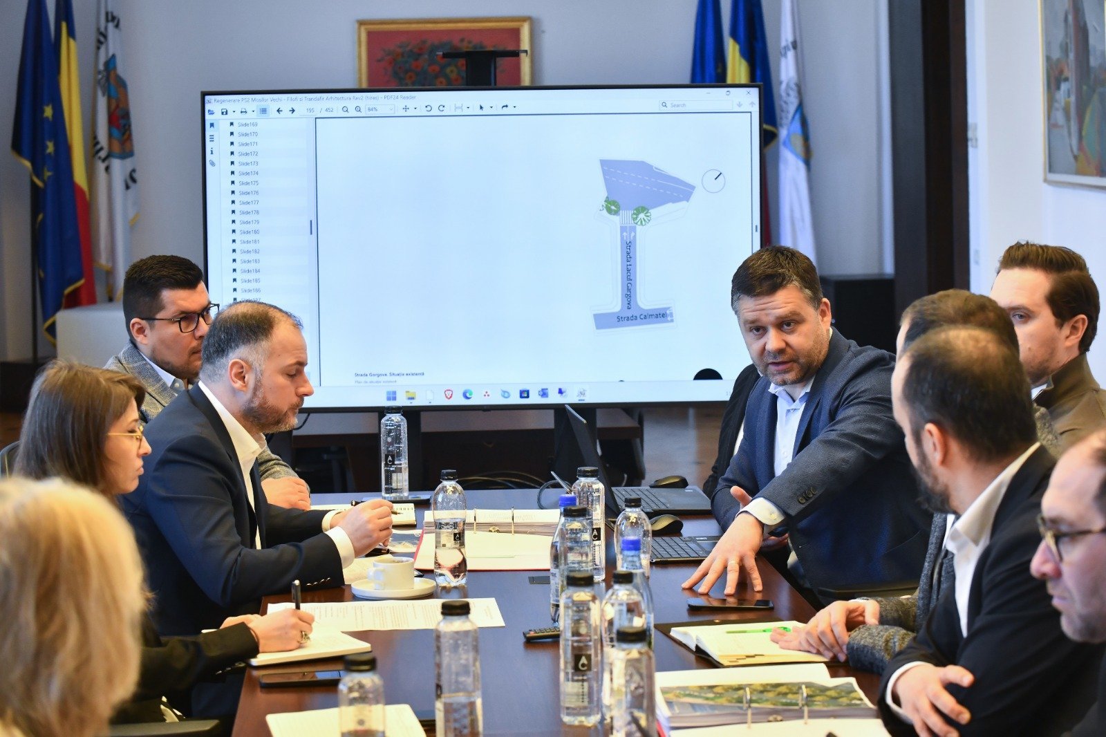 Primarii din București discută despre proiecte majore pentru dezvoltarea orașului în 2023 Clujul urban al Capitalei se află, din nou, în centrul discuțiilor privind modernizarea și reabilitarea zonei, odată cu întâlnirea recentă dintre primarul general, Ciprian Ciucu, și edilul Sectorului 2, Rareș Hopincă