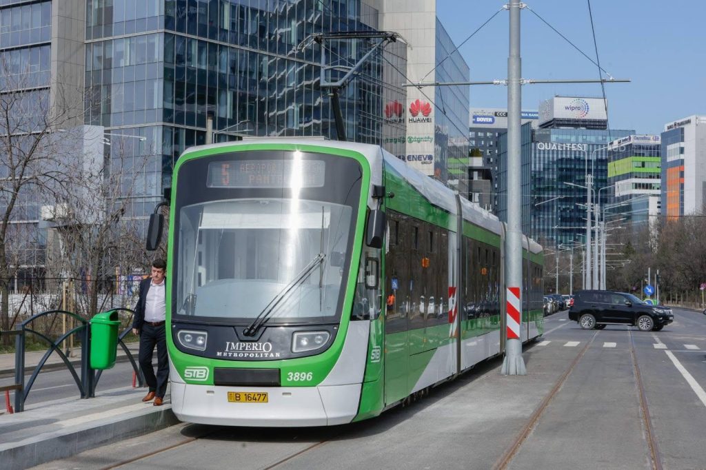 Viceprimarul Capitalei, Stelian Bujduveanu, a anunțat astăzi reluarea oficială a tramvaiului 5 pe traseul modernizat, un proiect de o importanță strategică pentru infrastructura de transport din nordul Bucureștiului, după o perioadă de peste doi ani de lucrări