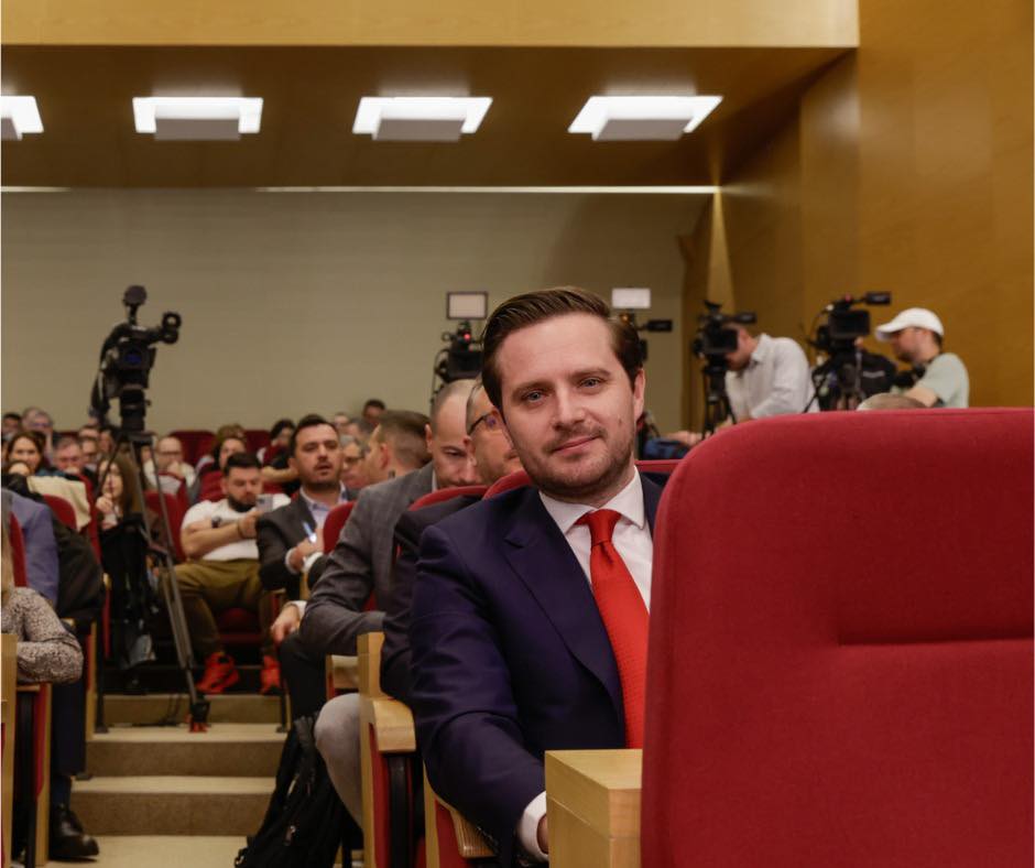 Viceprimarul Capitalei, Stelian Bujduveanu, a anunțat astăzi că a fost aprobat proiectul de lege privind actualizarea chiriilor pentru locuințele administrate de Administrația Fondului Imobiliar (AFI) din București