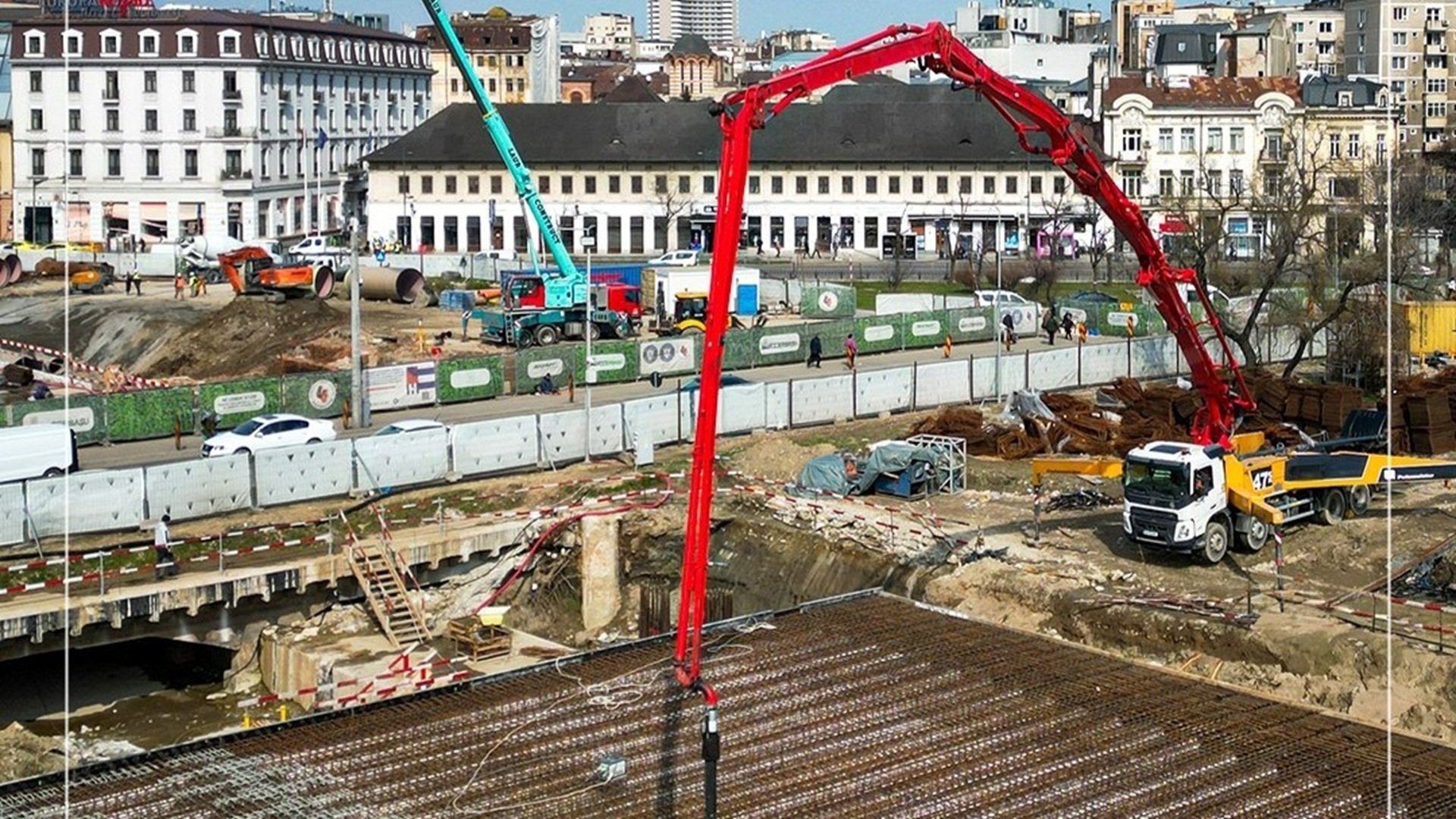 Progres remarcabil în reabilitarea Planșeului Unirii, cu un secret păstrat cu strictețe Lucrările de restaurare și consolidare a cunoscutului Planșeu al Unirii, situat în centrul Bucureștiului, sunt într-un avans semnificativ, însă detaliile despre descoperirile arheologice făcute în timpul executării acestor intervenții rămân în continuare un mister bine păzit