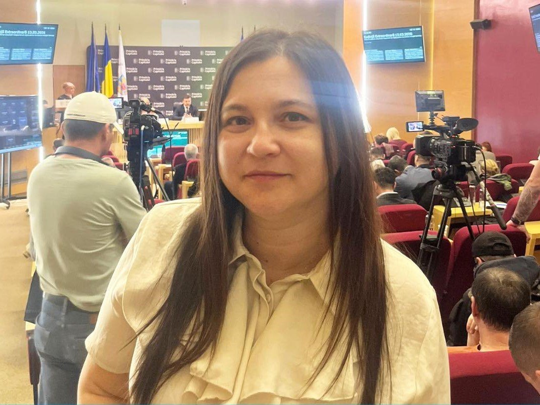 După mai bine de o lună în care ședințele Consiliului General al Municipiului București au fost blocate din cauza lipsei cvorumului, schimbarea a venit odată cu depunerea jurământului de către Georgiana Diță